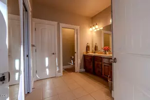 410 Lone Oak Dr, Medford, OR 97504 - Photo 12