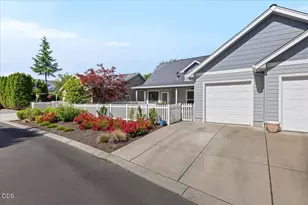 928 Buck Point St, Central Point, OR 97502 - Photo 42