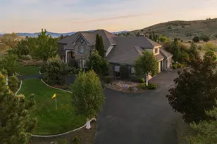 2646 Fairway Dr, Klamath Falls, OR 97601 - Photo 2
