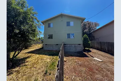 121 Lincoln Street, Klamath Falls, OR 97601 - Photo 2