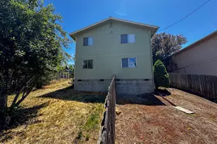 121 Lincoln St, Klamath Falls, OR 97601 - Photo 2