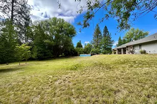 2075 SW Allen Creek Rd, Grants Pass, OR 97527 - Photo 28