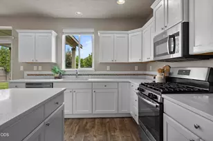 21278 SE Daylily Ave, Bend, OR 97702 - Photo 4