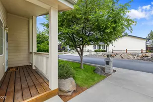 2583 NE Wintergreen Dr, Bend, OR 97701 - Photo 4
