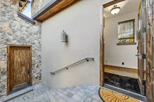 22887 Ghost Tree Ln, Bend, OR 97701 - Photo 46