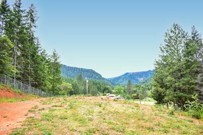 321 N Frontage Road, Wolf Creek, OR 97497 - Photo 4