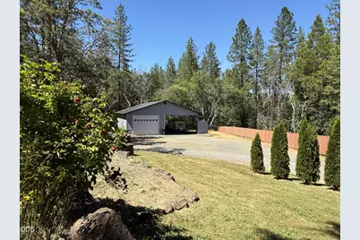 4527 E Evans Creek Road, Rogue River, OR 97537 - Photo 4