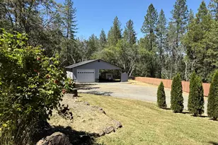4527 E Evans Creek Rd, Rogue River, OR 97537 - Photo 4