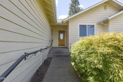 2738 SW Trinity Way, Grants Pass, OR 97527 - Photo 4