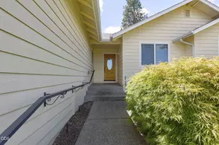2738 SW Trinity Way, Grants Pass, OR 97527 - Photo 4