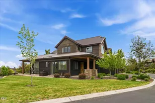 61333 Kindle Rock Loop, Bend, OR 97702 - Photo 2