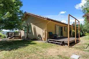 1438 NE Sherman Ln, Grants Pass, OR 97526 - Photo 44