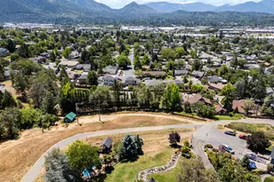 1438 NE Sherman Ln, Grants Pass, OR 97526 - Photo 56