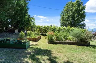 1438 NE Sherman Ln, Grants Pass, OR 97526 - Photo 40