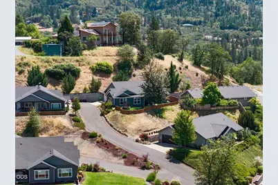 2391 Robertson Crest, Grants Pass, OR 97527 - Photo 36