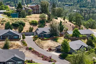 2391 Robertson Crest, Grants Pass, OR 97527 - Photo 36