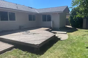 1141 N Modoc Ave, Medford, OR 97504 - Photo 4