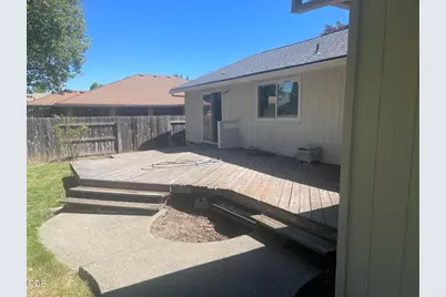 1141 N Modoc Avenue, Medford, OR 97504 - Photo 2