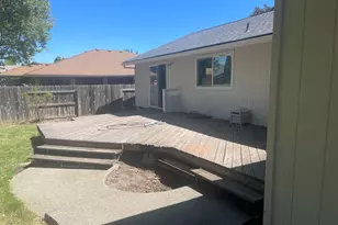 1141 N Modoc Ave, Medford, OR 97504 - Photo 2