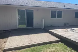 1141 N Modoc Ave, Medford, OR 97504 - Photo 8