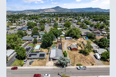 2574 Howard Avenue, Medford, OR 97501 - Photo 32