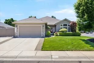 523 Meadowbrook Dr, Central Point, OR 97502 - Photo 1