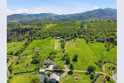 4250 Independence School Road, Medford, OR 97501 - Photo 48