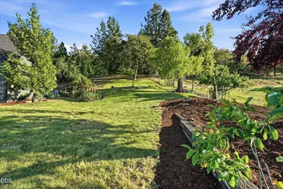 4250 Independence School Road, Medford, OR 97501 - Photo 42