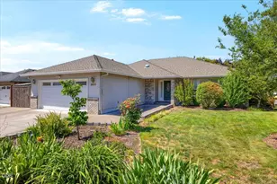 3511 Blue Blossom Dr, Medford, OR 97504 - Photo 2