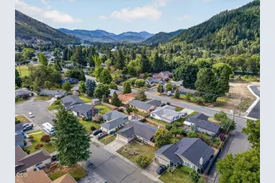 102 Hickory Drive, Rogue River, OR 97537 - Photo 28