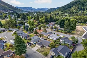 102 Hickory Dr, Rogue River, OR 97537 - Photo 28