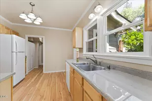 300 Sunrise Ave, Medford, OR 97504 - Photo 6