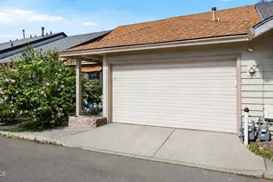 667 Golden Ln, Medford, OR 97504 - Photo 4