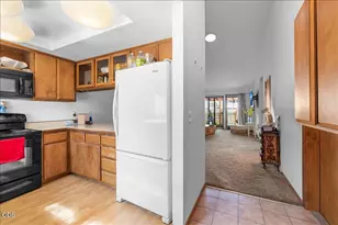 667 Golden Ln, Medford, OR 97504 - Photo 8