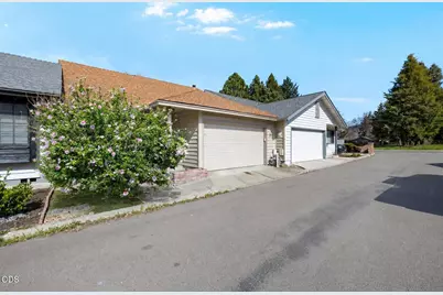 667 Golden Lane, Medford, OR 97504 - Photo 2