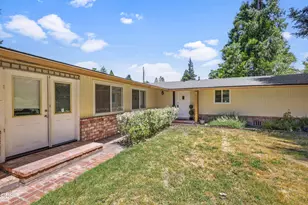 1980 McCarter Ln, Grants Pass, OR 97527 - Photo 6