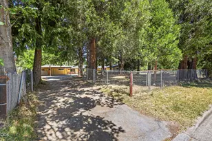 1980 McCarter Ln, Grants Pass, OR 97527 - Photo 2