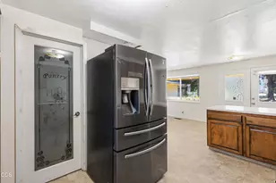 1980 McCarter Ln, Grants Pass, OR 97527 - Photo 10