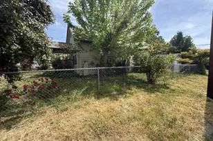 501 SE J St, Grants Pass, OR 97526 - Photo 14