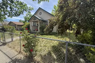 501 SE J St, Grants Pass, OR 97526 - Photo 4