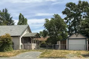 501 SE J St, Grants Pass, OR 97526 - Photo 6