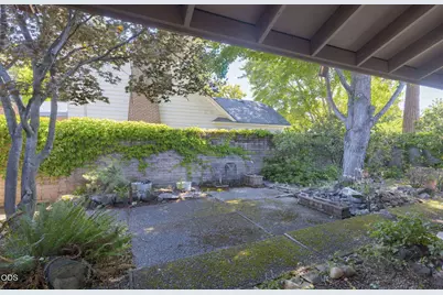 1325 NW Lawnridge Avenue, Grants Pass, OR 97526 - Photo 36