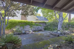1325 NW Lawnridge Ave, Grants Pass, OR 97526 - Photo 36