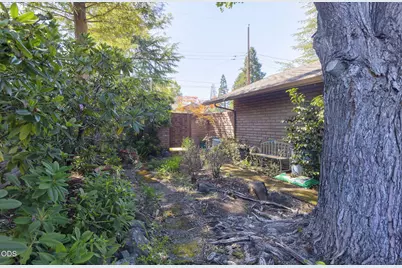 1325 NW Lawnridge Avenue, Grants Pass, OR 97526 - Photo 40