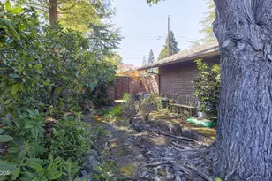 1325 NW Lawnridge Ave, Grants Pass, OR 97526 - Photo 40