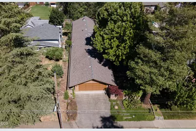 1325 NW Lawnridge Avenue, Grants Pass, OR 97526 - Photo 54