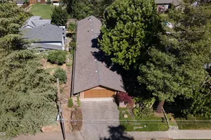 1325 NW Lawnridge Ave, Grants Pass, OR 97526 - Photo 54