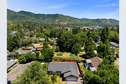 2503 NW Lassen Way, Grants Pass, OR 97526 - Photo 32