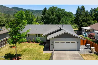 2503 NW Lassen Way, Grants Pass, OR 97526 - Photo 2