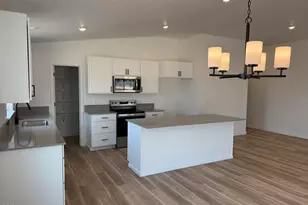 202 SE Peppermint Loop, Culver, OR 97734 - Photo 8